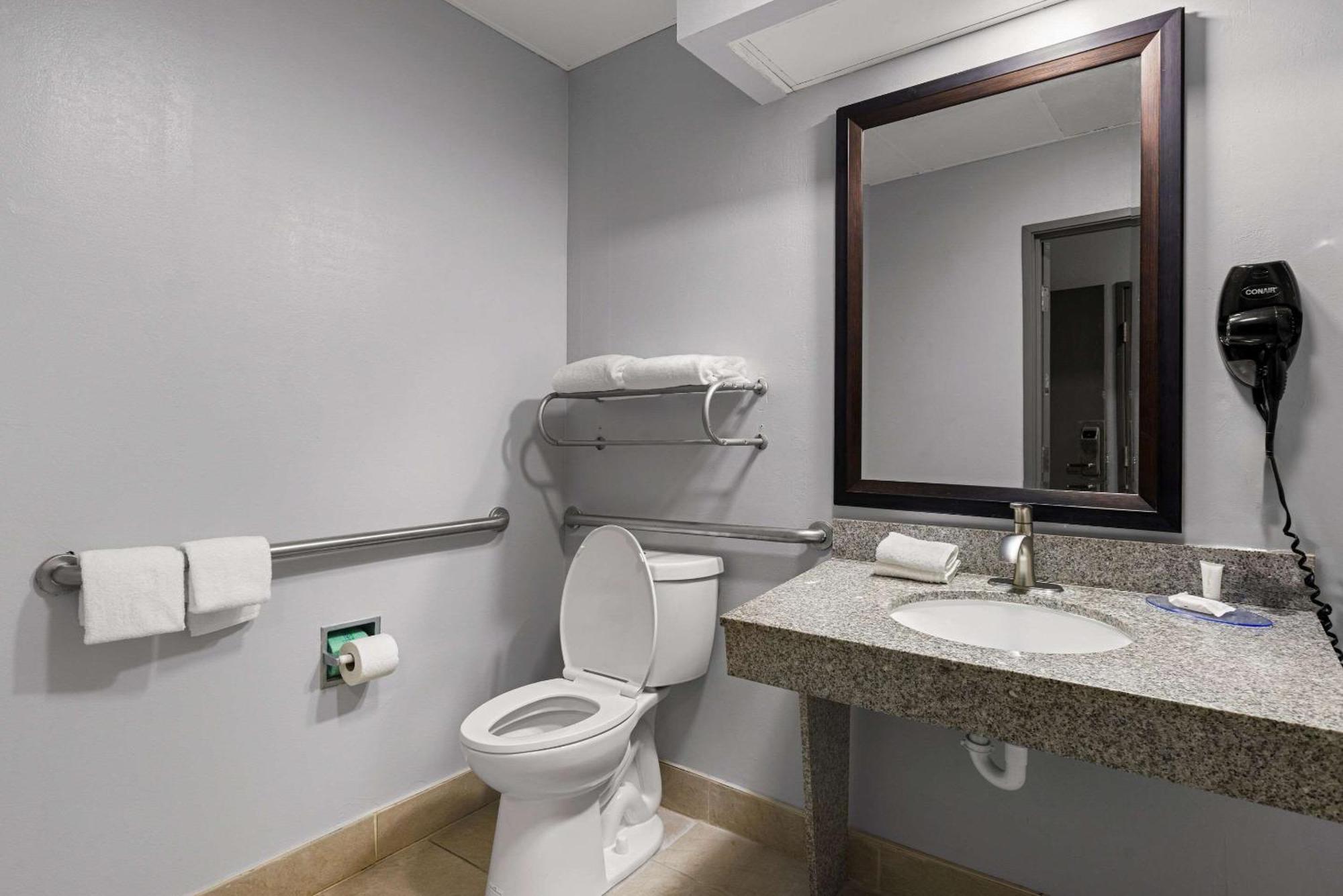 Clarion Pointe Hinesville Near Fort Stewart Экстерьер фото
